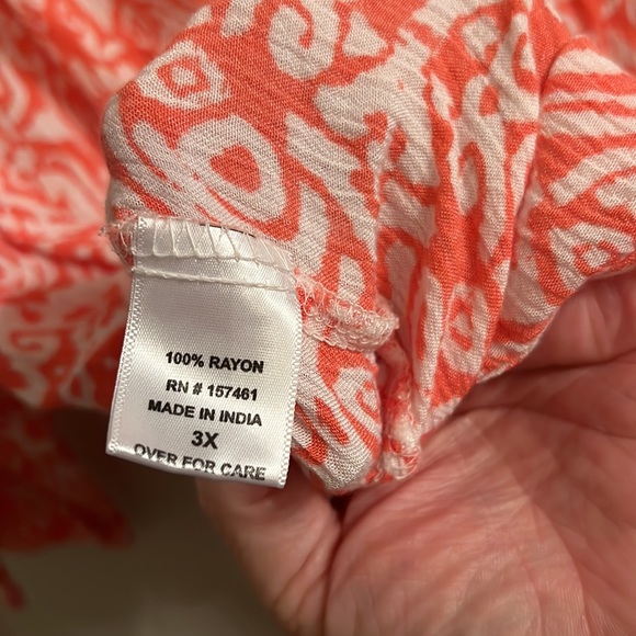Cathy woman  3 X coral and white flowy button down shirt - Picture 9 of 9